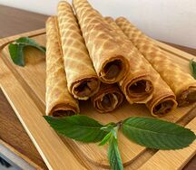 Вафельная трубочка с вареной сгущенкой