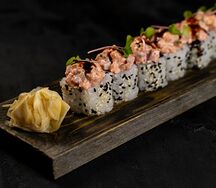 Спайси ролл с лососем