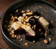 Свекла BBQ с козьим сыром и орехами