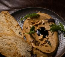 Паштет из птицы с льняным хлебом