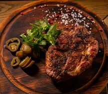 Стейк из cвинoй шеи