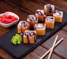 Ролл Жареный с курицей и сливочным сыром