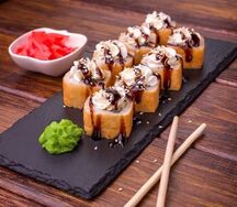 Ролл Горячий Эби голд