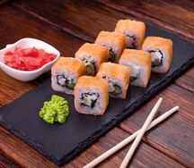 Ролл Жареный с курицей и ананасом