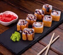 Ролл Жареный с томатом и огурцом