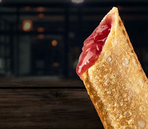 Пирожок с лесными ягодами