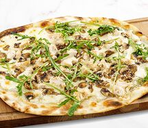 Пицца с курицей и грибами