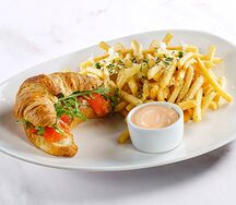 Круассан с семгой и сливочным сыром