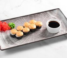 Ролл с креветкой запеченный