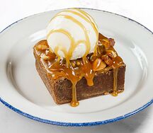 Брауни с карамельно-ореховой начинкой