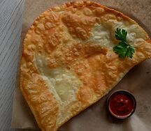 Чебурек с куриным рулетом и сыром