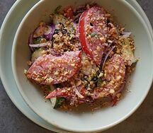 Салат овощной с орехами