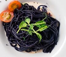 Чёрная паста с морепродуктами