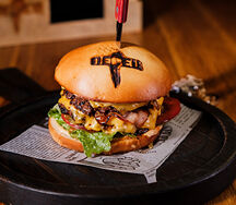 Фирменный двойной корейский бургер с мраморной говядиной
