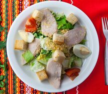 Салат Цезарь с курицей
