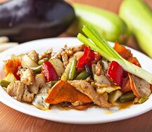Куриная грудка с овощами