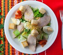 Салат Цезарь с курицей