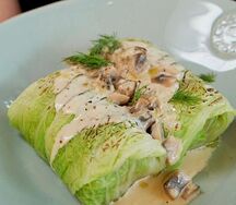 Голубцы из конины с грибным соусом
