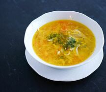Куриный суп с лапшой