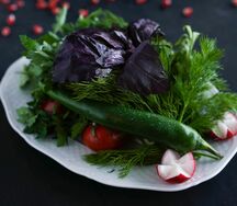 Букет из свежих овощей и зелени