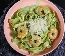 Феттуччине с креветками и соусом песто