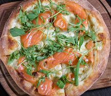 С лососем и рукколой