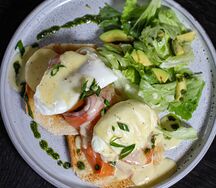 Яйцо бенедикт с лососем