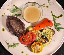 Филе миньон с овощами на гриле