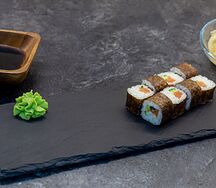 Ролл Маки с огурцом и лососем