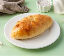 Пирожок с капустой запеченный