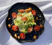 Цезарь с семгой