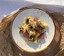 Феттуччине с ветчиной и грибами