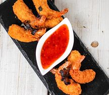 Креветки темпура с кисло-сладким соусом