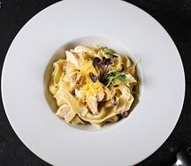 Феттуччине с курицей и грибами