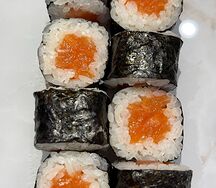 Маки с лососем