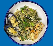 Wok с морепродуктами в сливках