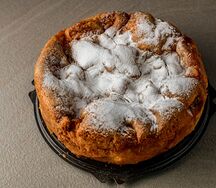 Шарлотка с яблоками