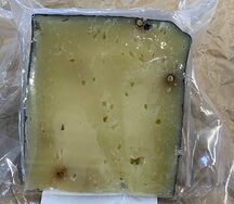 Сыр выдержанный с черным перцем качота