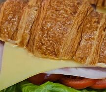 Круассан с ветчиной из индейки 