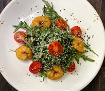 Салат Руккола с тигровыми креветками