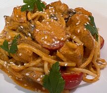 Паста Том ям с курицей и грибами