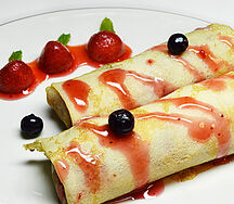 Блины с клубникой