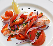 Семга с овощами