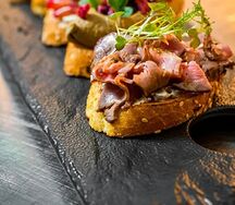 Тапас с ростбифом