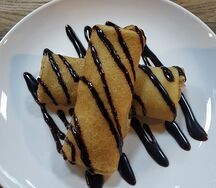 Блины с шоколадной пастой и бананом