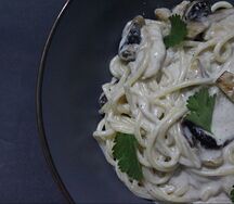 Паста с курицей и грибами