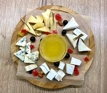 Ассорти благородных сыров