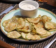 Кабачки фри с чесночным соусом