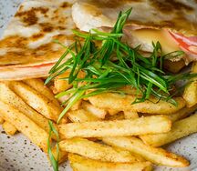 Тортилья с ветчиной, сыром и помидорами