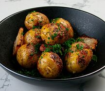 Картофель на мангале с салом